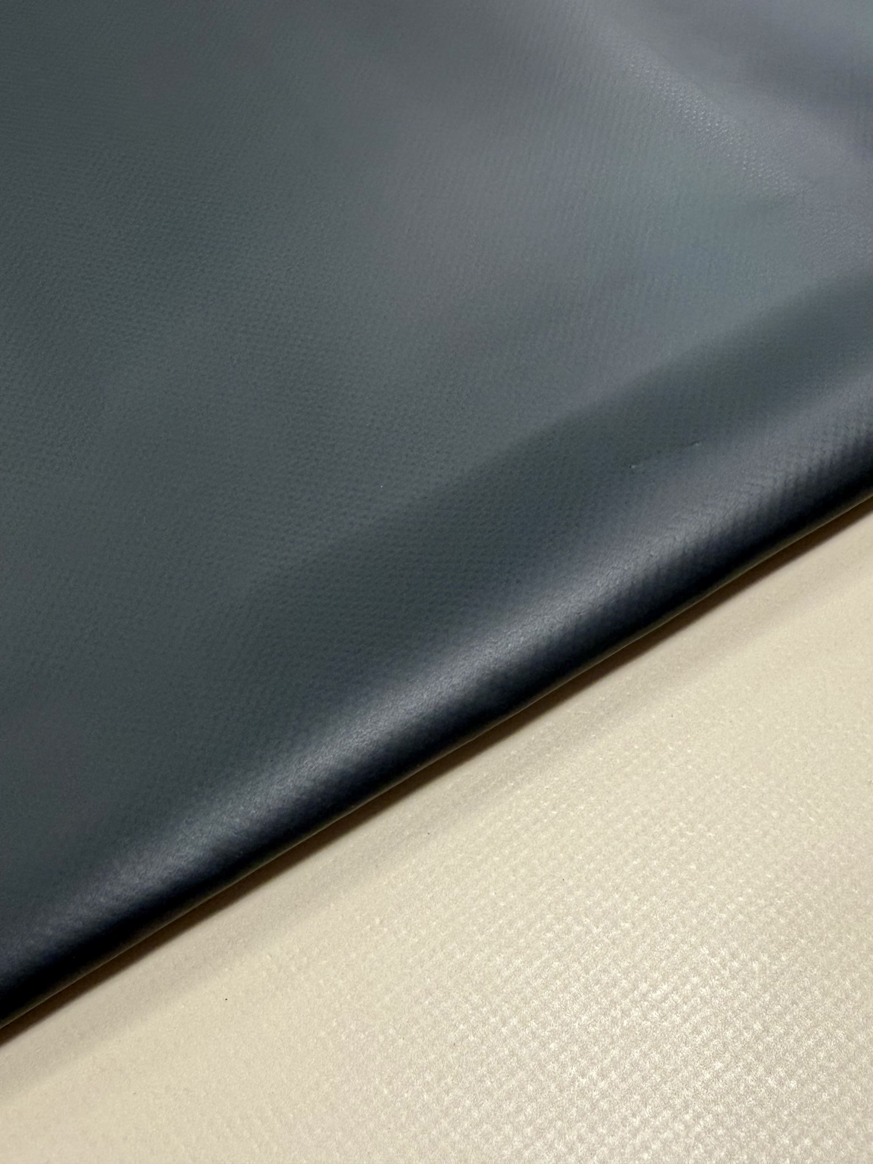 PVC Rollenware 300cm breit, 640g/m², exklusiv matt, B1 schwer entflammbar PVC Rollenware 300cm breit, 640g/m², exklusiv matt, B1 schwer entflammbar