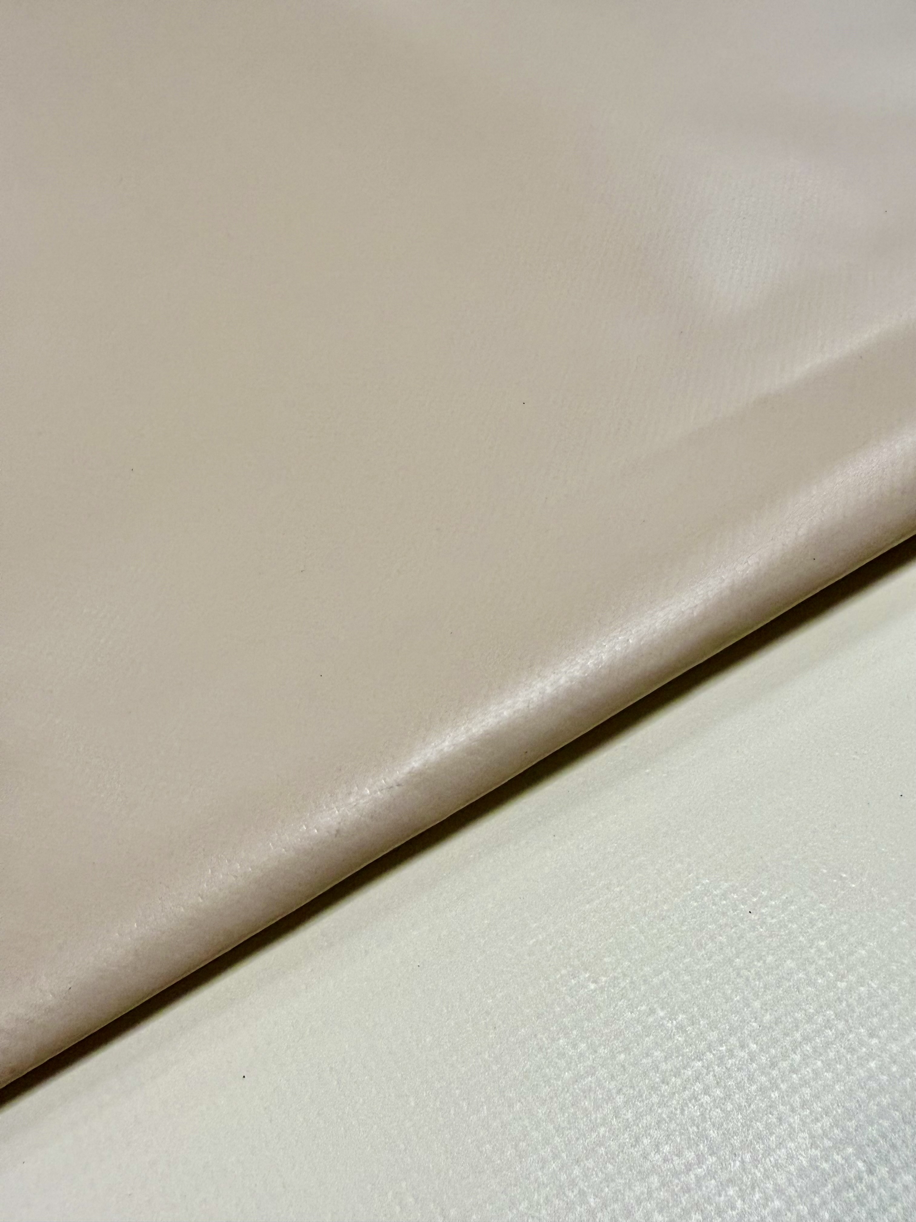 PVC Rollenware 300cm breit, 640g/m², exklusiv matt, B1 schwer entflammbar PVC Rollenware 300cm breit, 640g/m², exklusiv matt, B1 schwer entflammbar