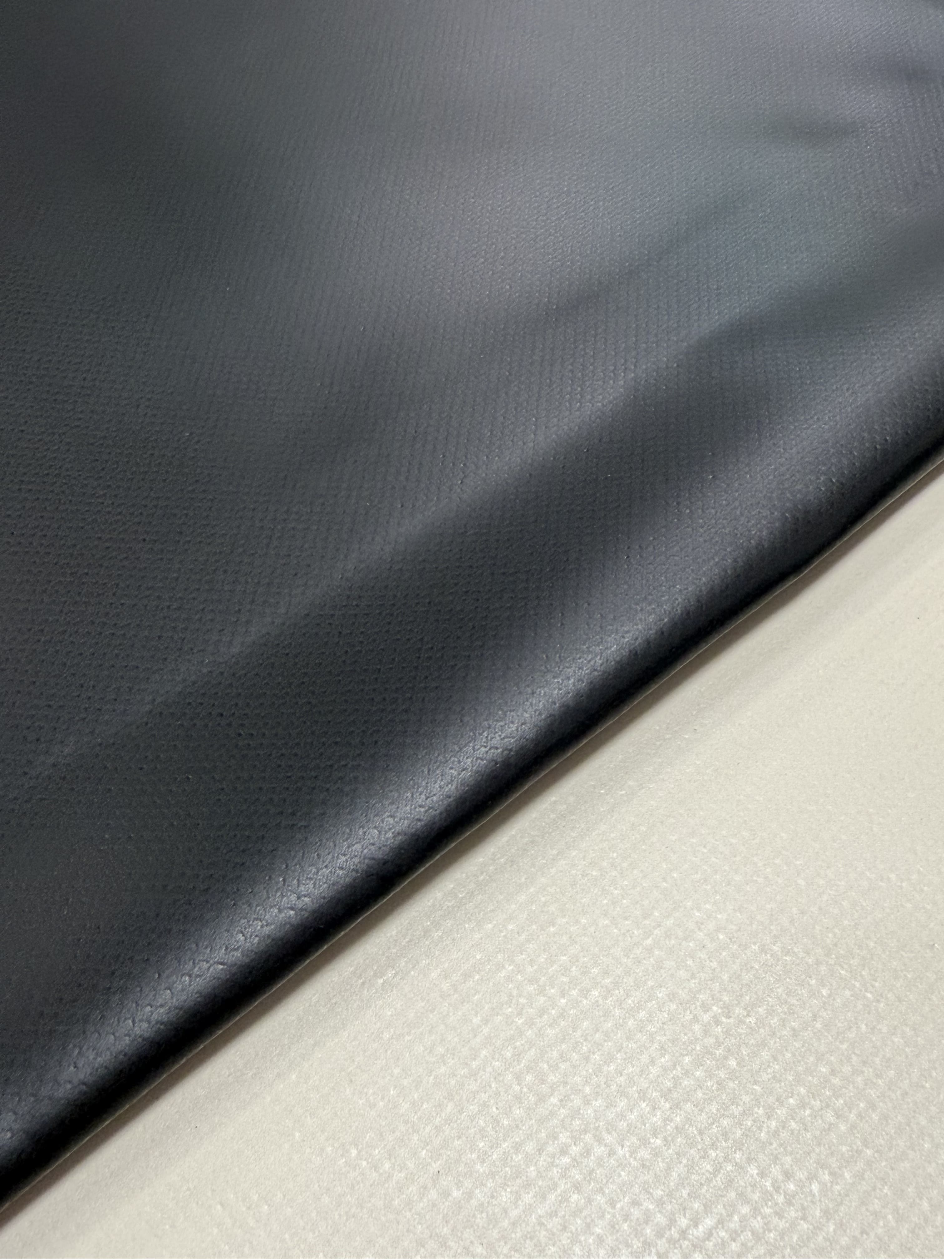 PVC Rollenware 300cm breit, 640g/m², exklusiv matt, B1 schwer entflammbar PVC Rollenware 300cm breit, 640g/m², exklusiv matt, B1 schwer entflammbar