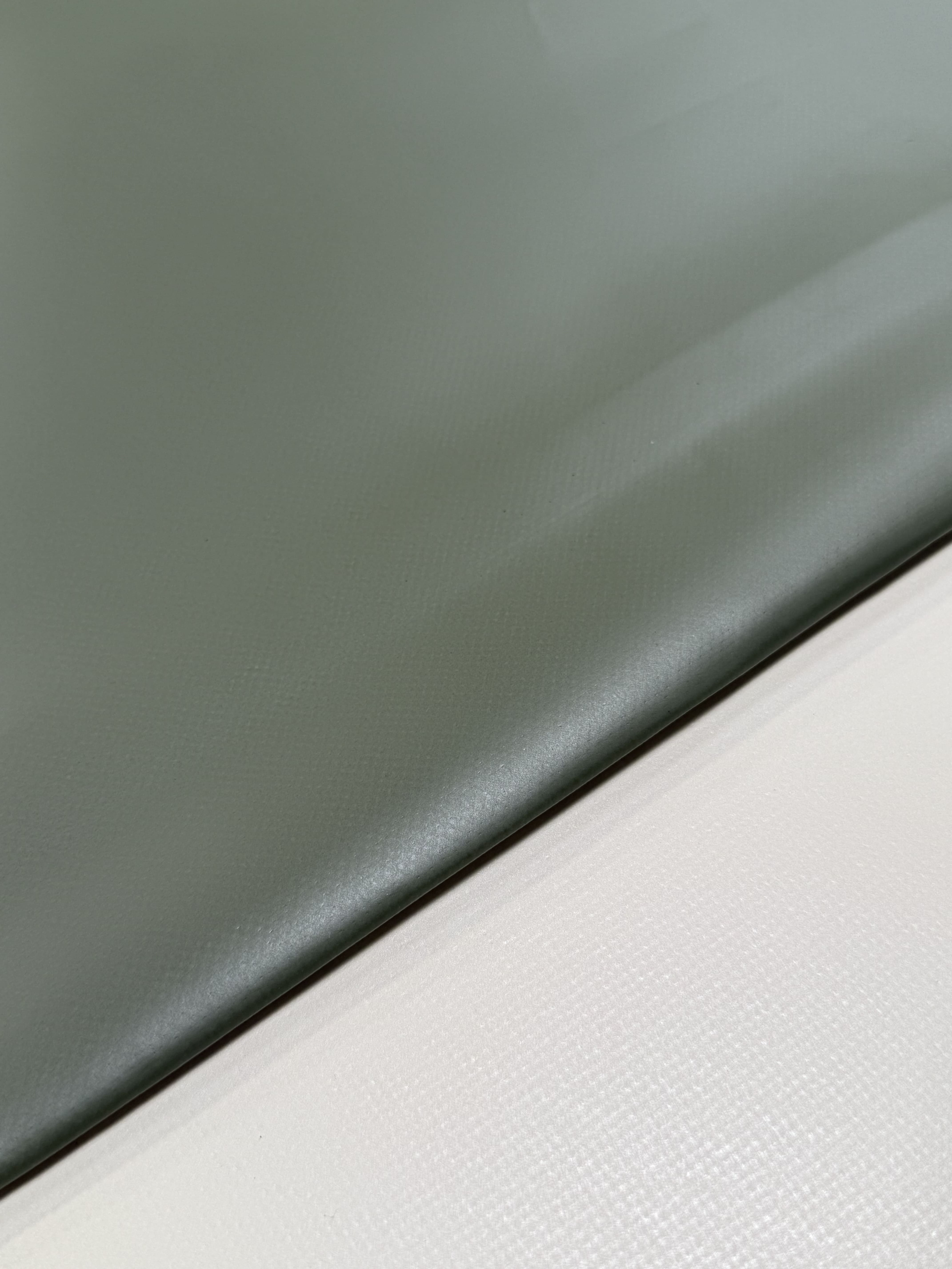 PVC Rollenware 300cm breit, 640g/m², exklusiv matt, B1 schwer entflammbar PVC Rollenware 300cm breit, 640g/m², exklusiv matt, B1 schwer entflammbar